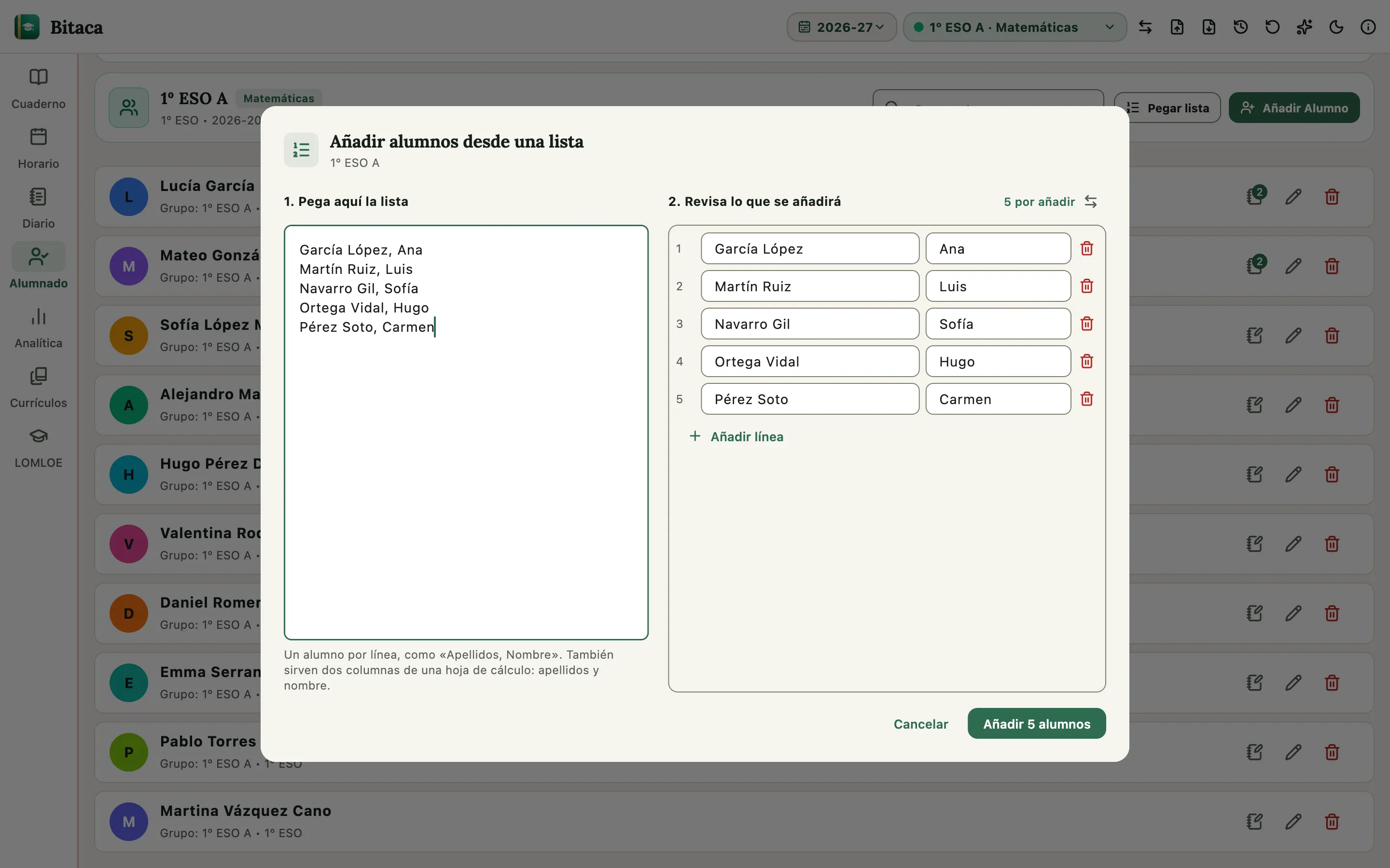 Diálogo para añadir alumnos pegando una lista, con la caja de texto a la izquierda y la lista revisable a la derecha